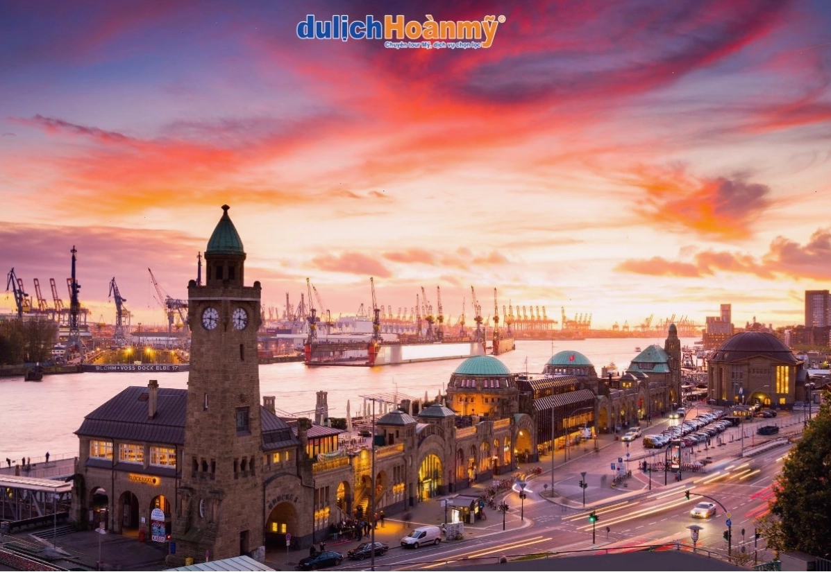 Cảng Hamburg, một trong những cảng biển nhộn nhịp và lớn nhất châu Âu