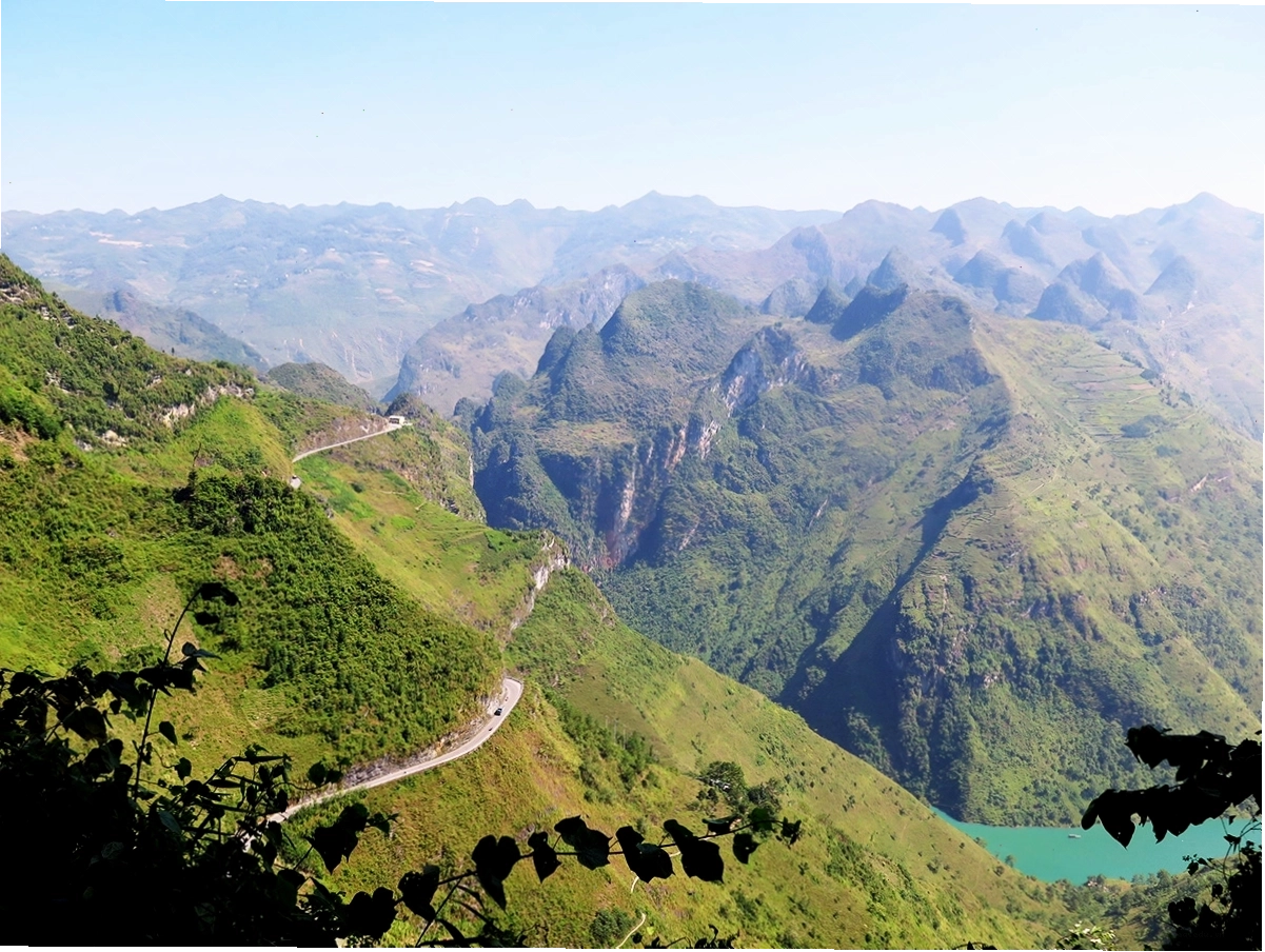 Cảnh cắm trại tại Vách đá trắng Hà Giang về đêm