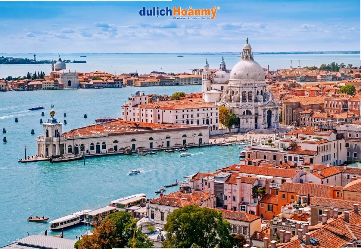 Cảnh đẹp mùa thu trên sông Venice ý
