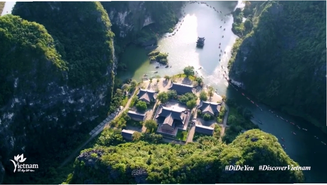 Cảnh đẹp ruộng bậc thang Mù Cang Chải trong video du lịch Việt Nam