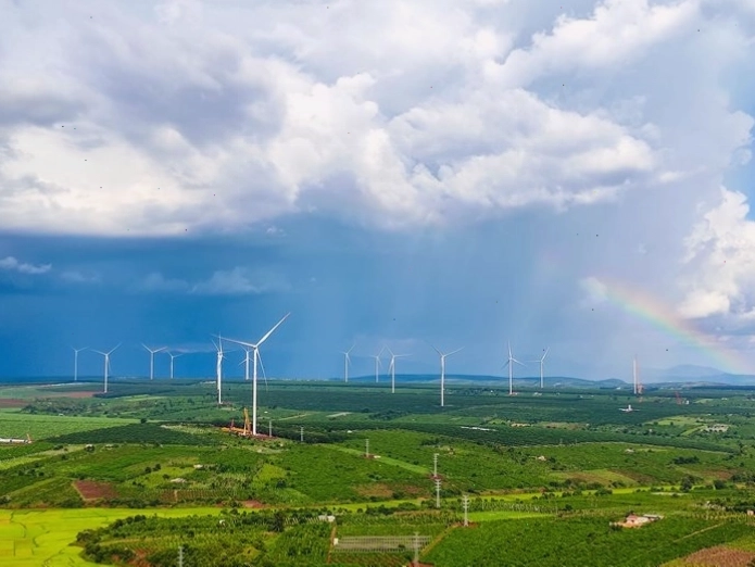 Cánh đồng điện gió Gia Lai với những cột turbine cao vút