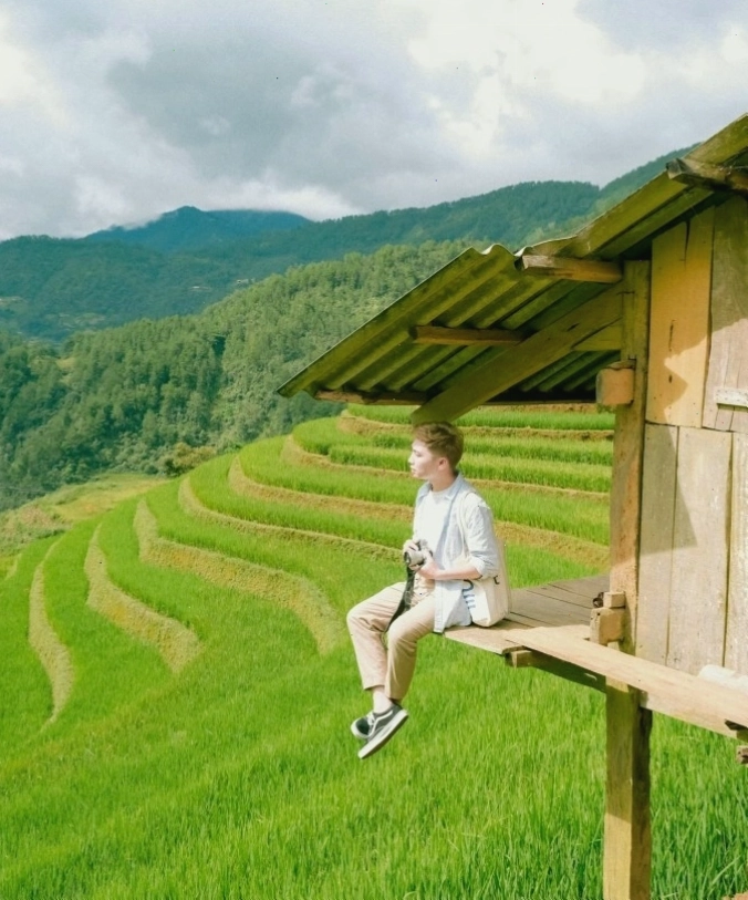 Cảnh đông đúc du khách tham dự Lễ hội Đền Đông Cuông