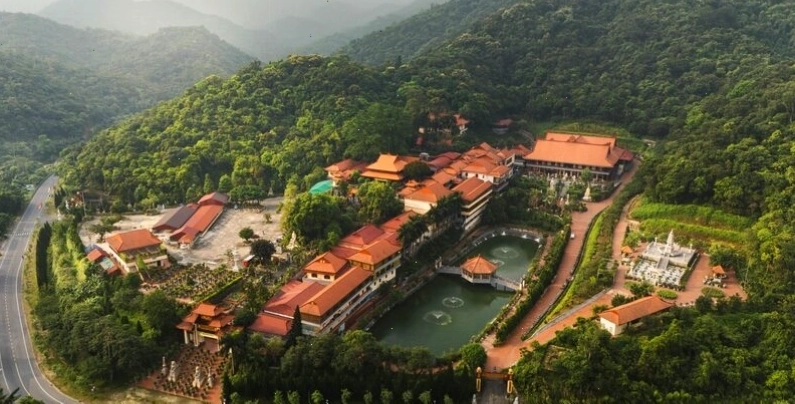 Cảnh hoàng hôn trên núi Yên Tử