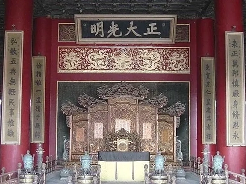 Cảnh Như Ý tiễn biệt Càn Long trước khi vào lãnh cung