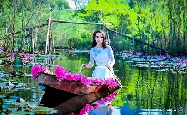 Cảnh núi non trùng điệp