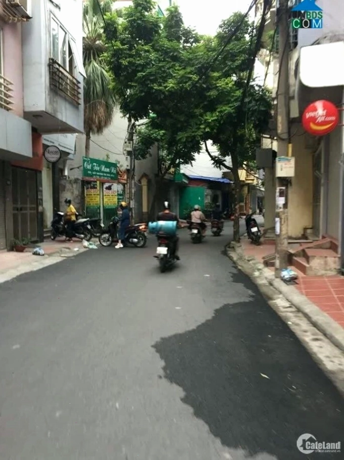 Cảnh quan đường phố Cù Chính Lan, phường Khương Mai, Quận Thanh Xuân