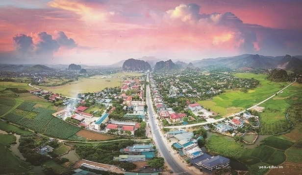 Cảnh quan hồ Hòa Bình nhìn từ Bản Ngòi