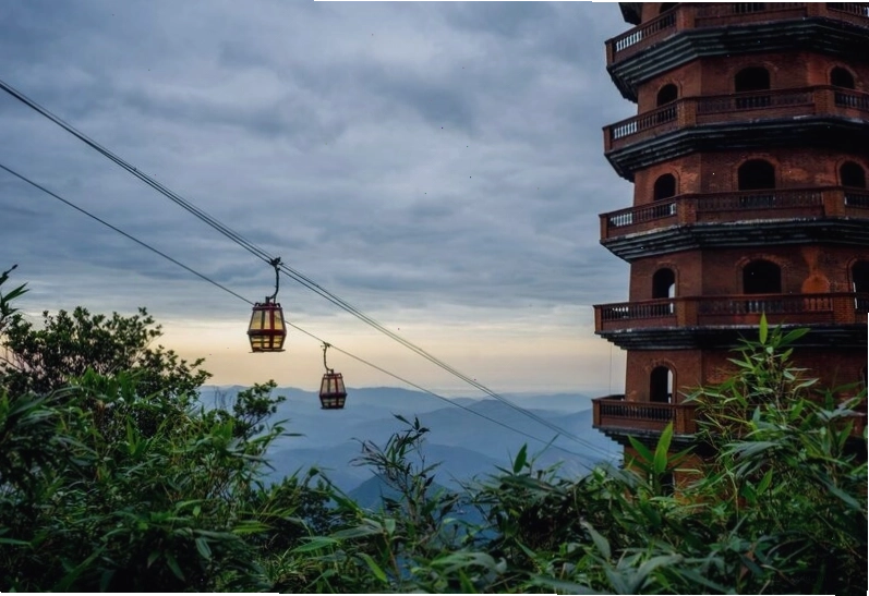 Cảnh quan hùng vĩ của núi Yên Tử