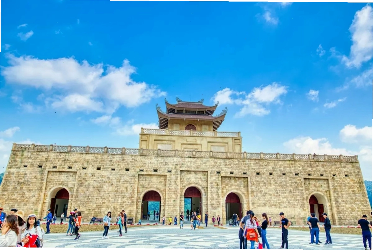 Cảnh quan khu vực chùa Trung Tây Yên Tử