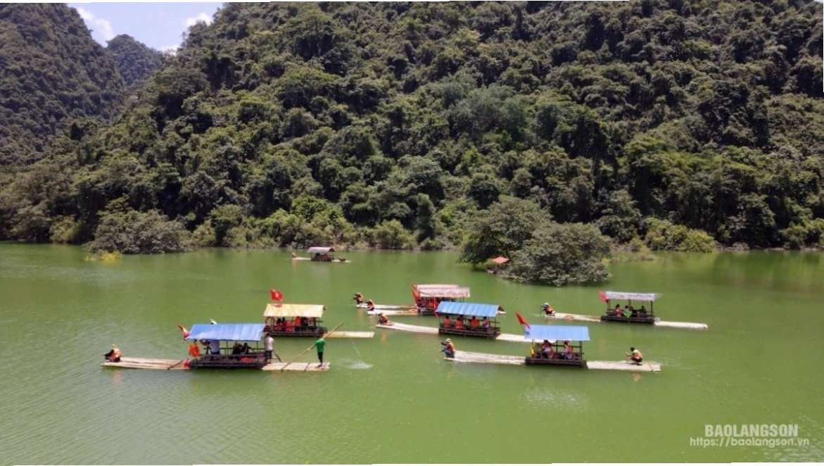 Cảnh quan làng du lịch cộng đồng Hữu Liên, Lạng Sơn