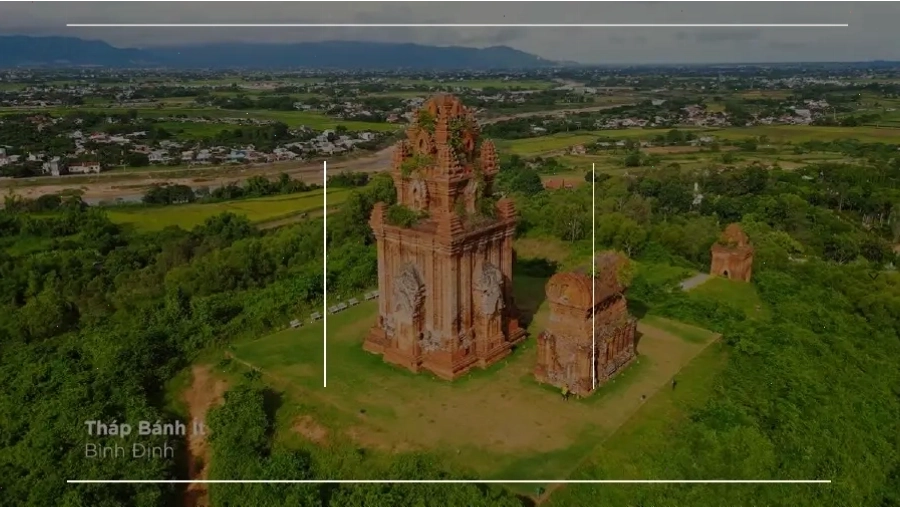 Cảnh quan Mũi Né, Bình Thuận với đồi cát và biển