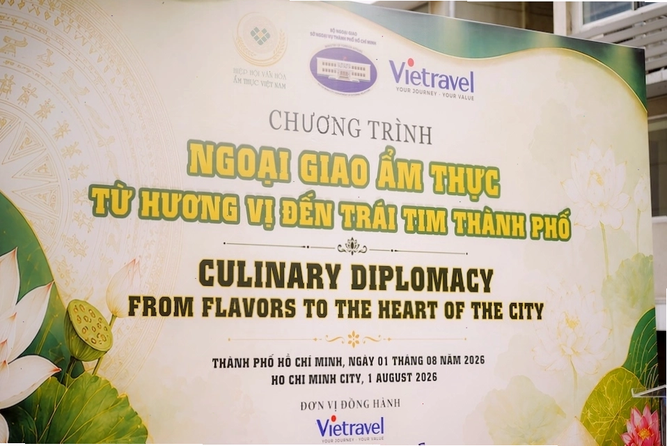 Cảnh quan Prague mùa thu với Cầu Charles và sông Vltava