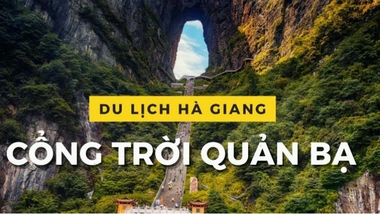 Cảnh quan ruộng bậc thang mùa lúa chín nhìn từ Cổng Trời Quản Bạ