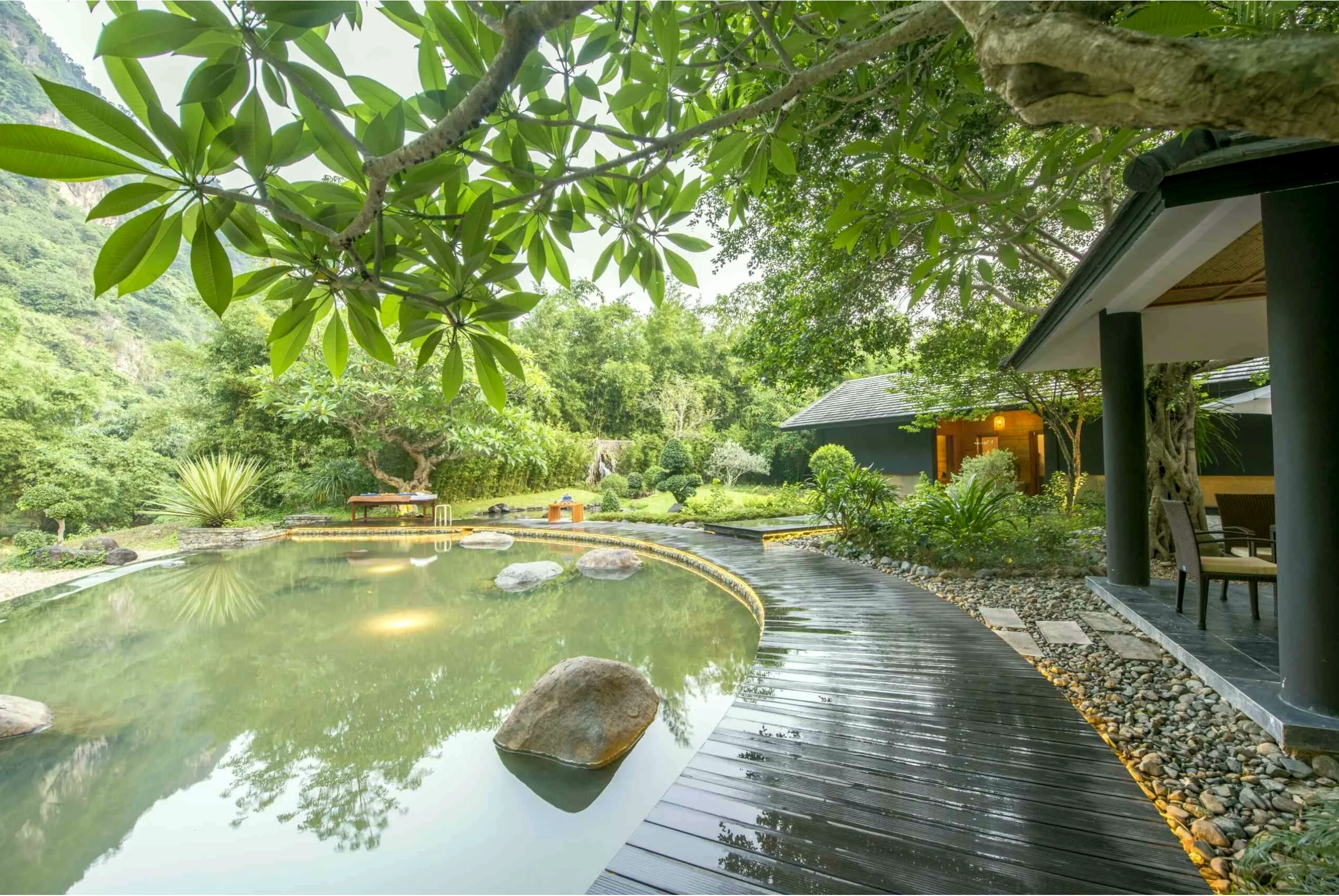 Cảnh quan sông Bôi thơ mộng nhìn từ Serena Resort