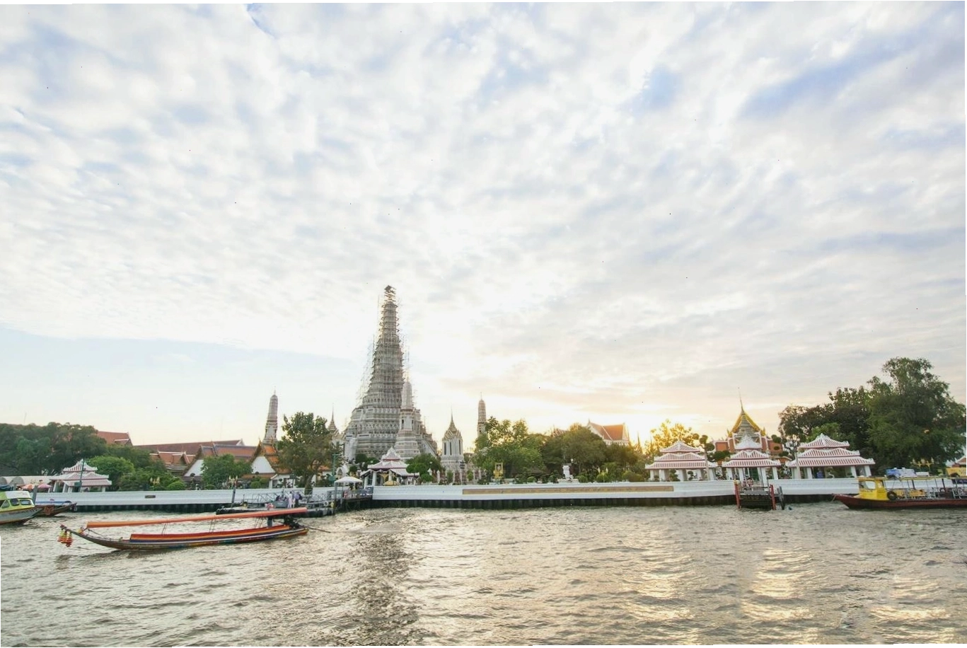 Cảnh quan sông Chao Phraya vào buổi sáng sớm