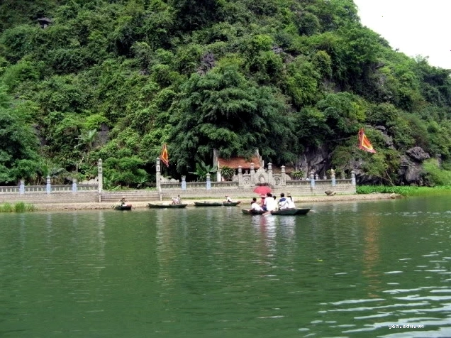Cảnh quan sông nước uốn lượn tại Tràng An.