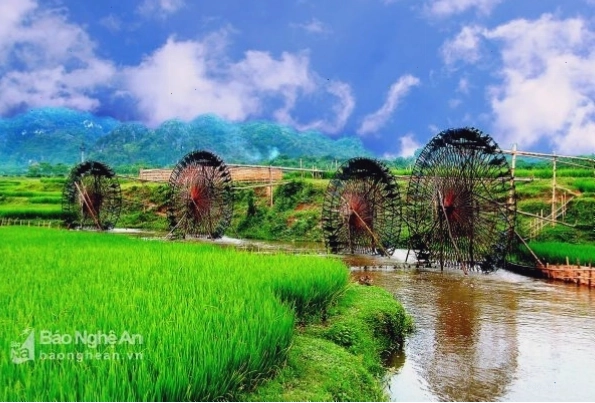 Cảnh quan sông nước và bản làng Quỳ Châu