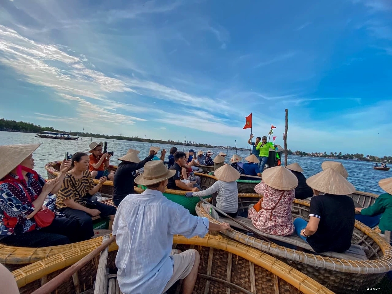 Cảnh quan sông nước yên bình tại rừng dừa Bảy Mẫu
