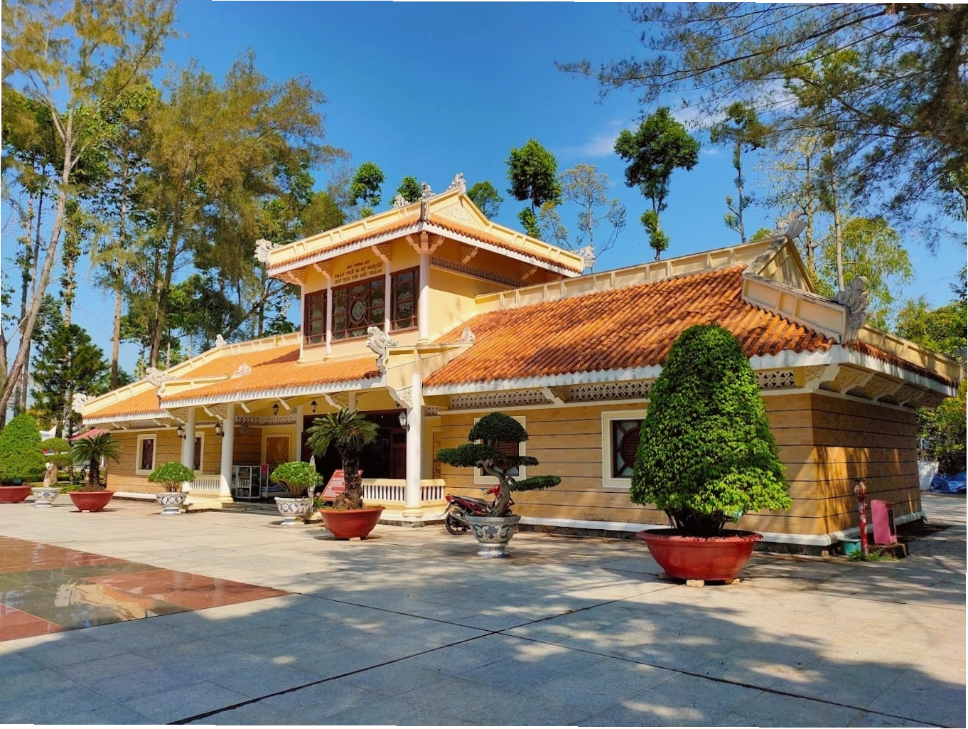 Cảnh quan thanh bình tại Khu lưu niệm Chủ tịch Tôn Đức Thắng