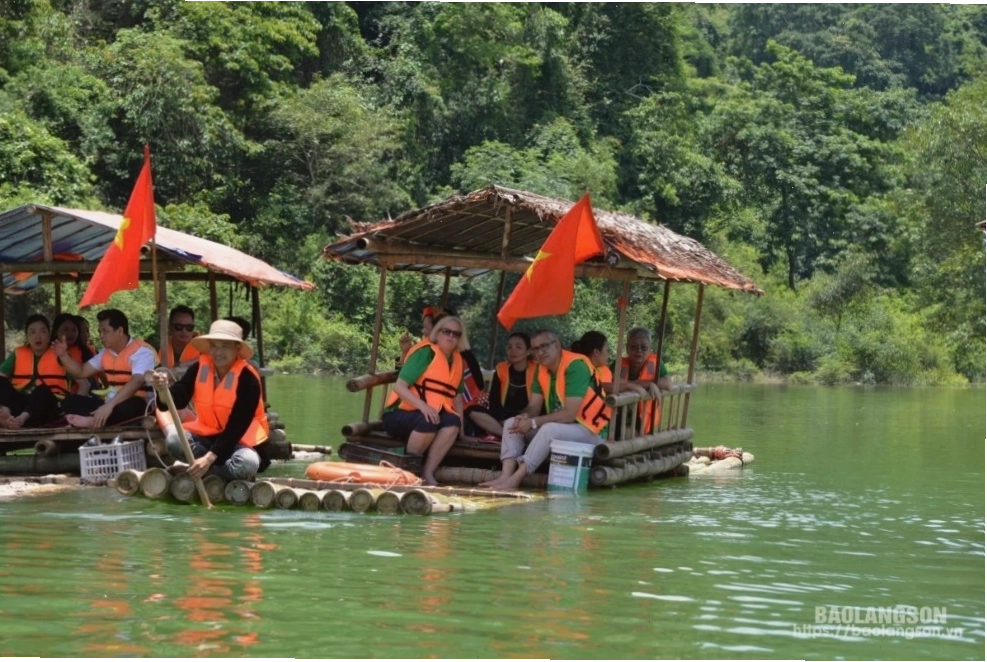 Cảnh quan thiên nhiên hùng vĩ tại Hữu Lũng