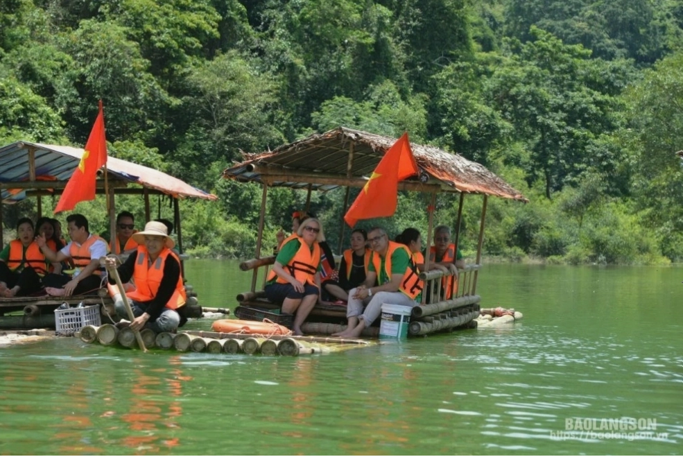 Cảnh quan thiên nhiên hùng vĩ tại Hữu Lũng, Lạng Sơn