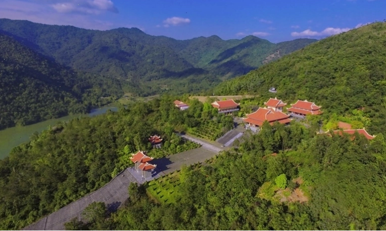 Cảnh quan thiên nhiên tươi đẹp dọc bờ sông Lô Vĩnh Phúc