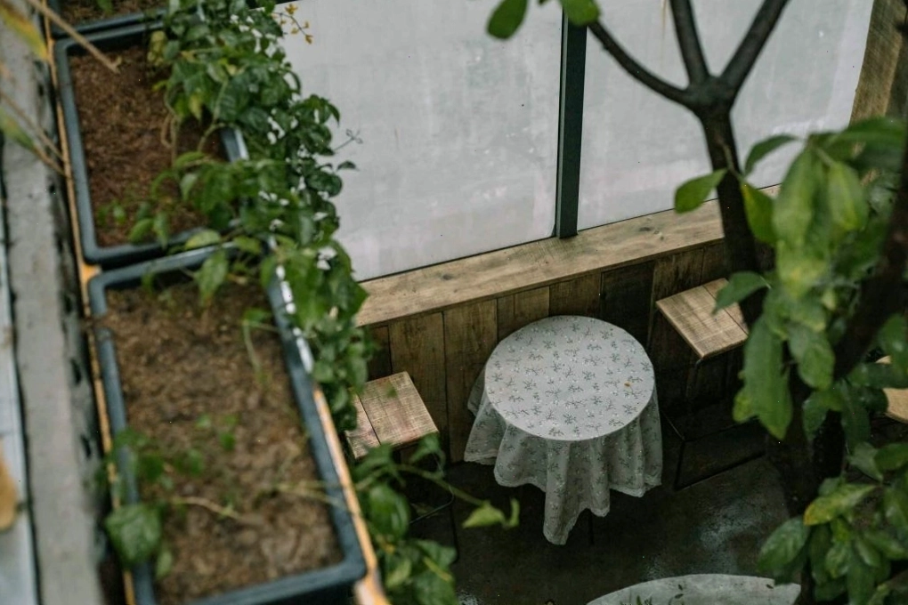 Cảnh thành phố về đêm nhìn từ Nhớ Rooftop