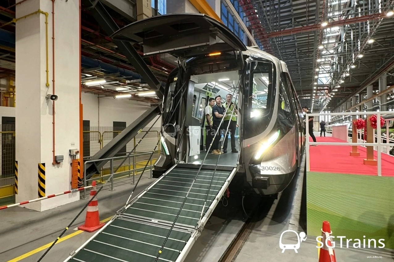 Cảnh tượng đông đúc trên tàu điện ngầm Trung Quốc vào giờ cao điểm