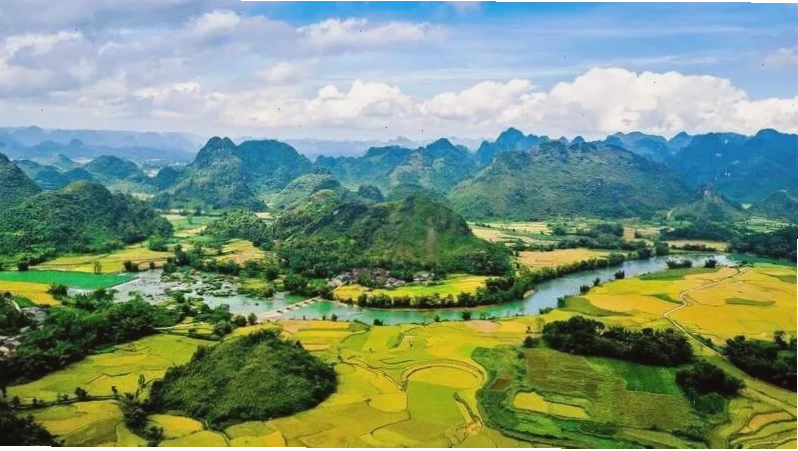 Cao Bằng mùa xuân với hoa đào, hoa mận nở rộ