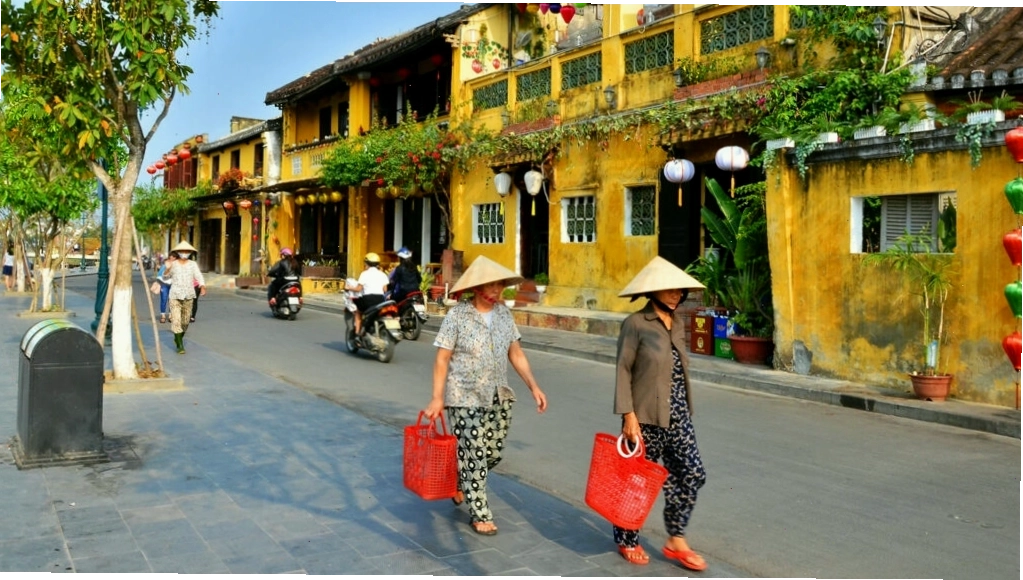 Cao lầu - món ăn đặc sản nổi tiếng của Hội An