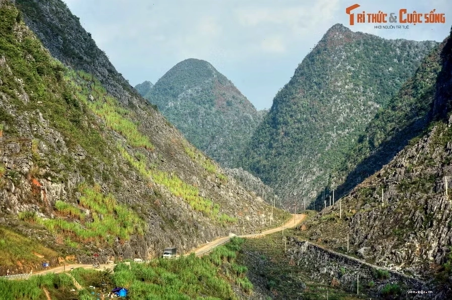 Cao nguyên đá Đồng Văn hùng vĩ tại Hà Giang, một công viên địa chất toàn cầu