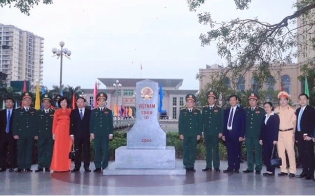 Cầu Bắc Luân nối hai quốc gia Việt Nam và Trung Quốc