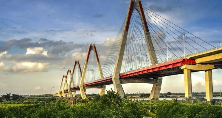 Cầu Nhật Tân nối liền Đông Anh với trung tâm Hà Nội