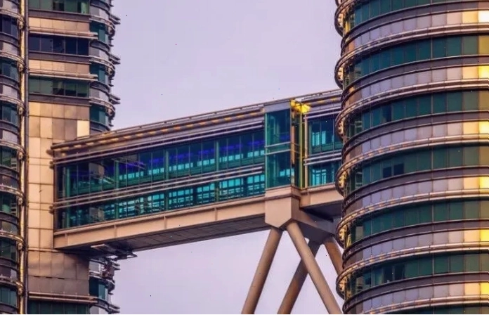 Cầu Skybridge nối liền hai tòa tháp đôi Malaysia