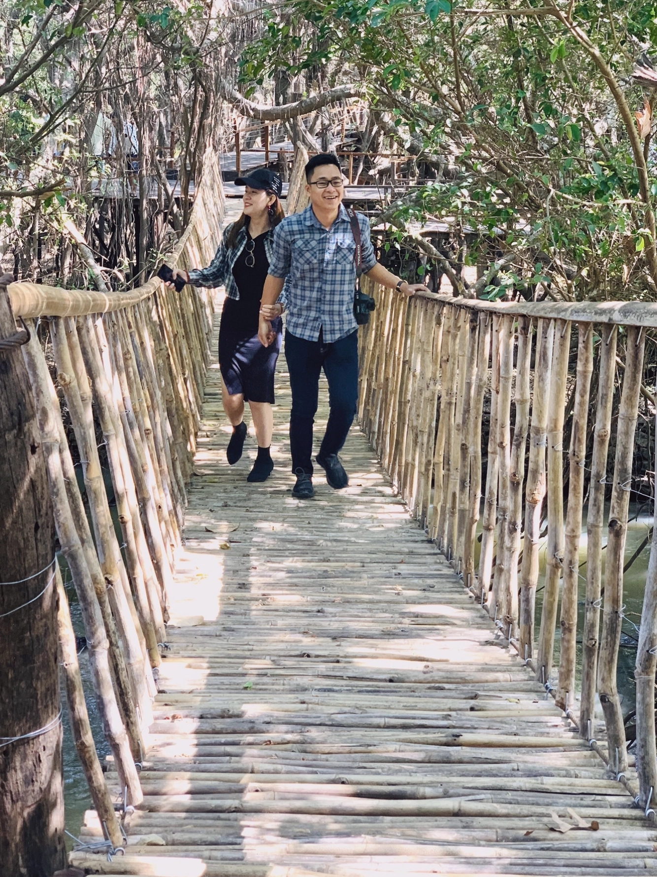 Cầu treo Buôn Đôn bắc qua sông Sêrêpốk
