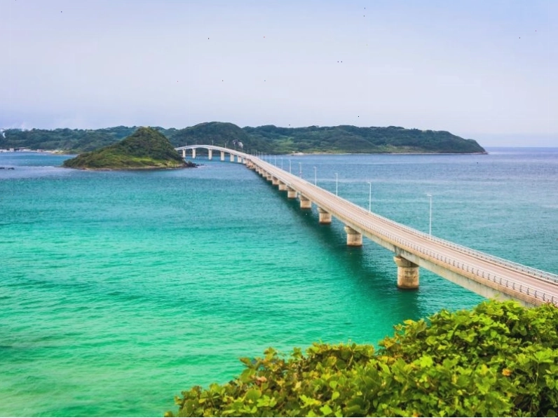Cầu Tsunoshima Ohashi bắc ngang mặt biển xanh biếc