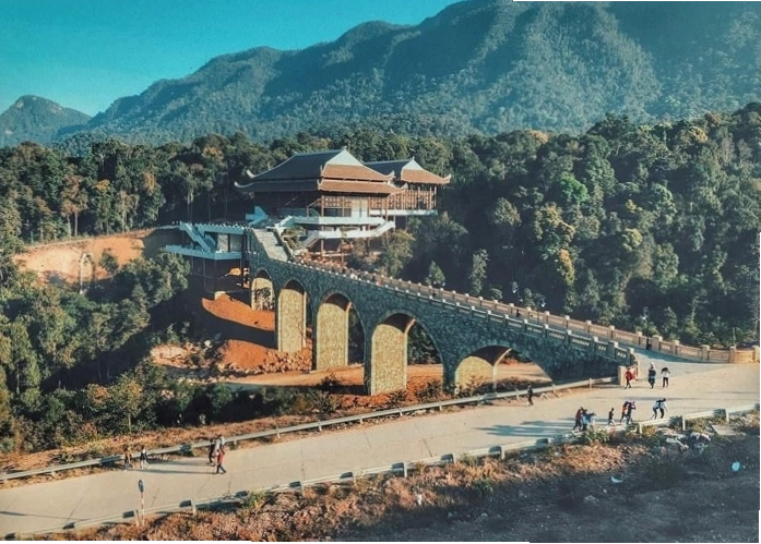Cây cầu vô cực tại Tây Yên Tử