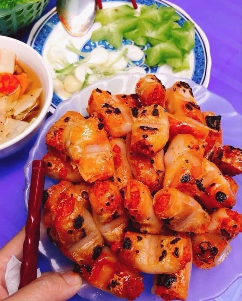 Chả tôm Thanh Hóa - đặc sản hấp dẫn tại Hải Tiến