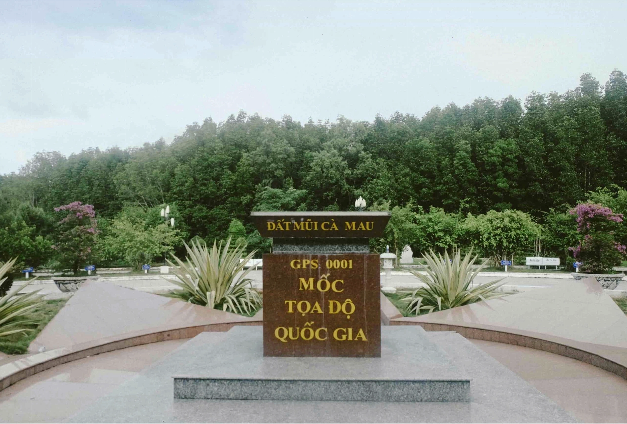 Check-in tại Cột Mốc Tọa Độ Quốc Gia GPS 0001 ở Đất Mũi Cà Mau