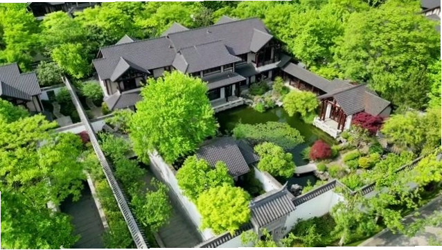Chi tiết trang trí tinh xảo trên Tứ hợp viện