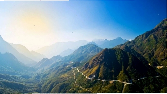 Chinh phục đỉnh Bạch Mộc Lương Tử mang đến tầm nhìn bao quát cảnh quan thiên nhiên Lai Châu