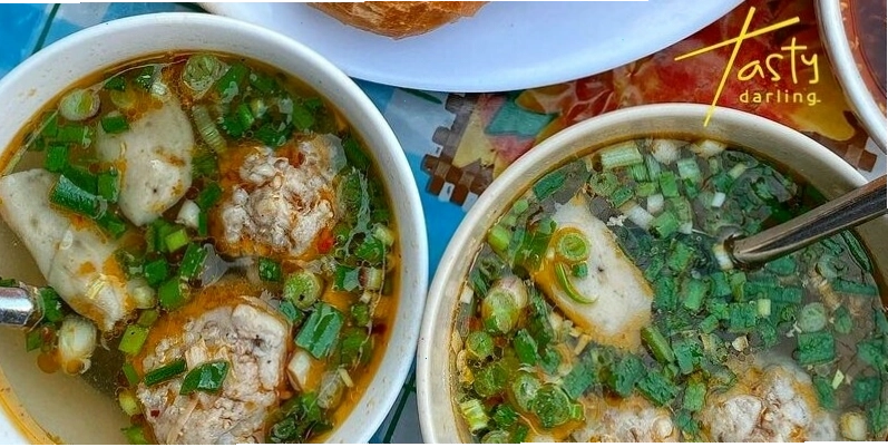 Chợ Đà Lạt về đêm tấp nập với nhiều món ăn hấp dẫn