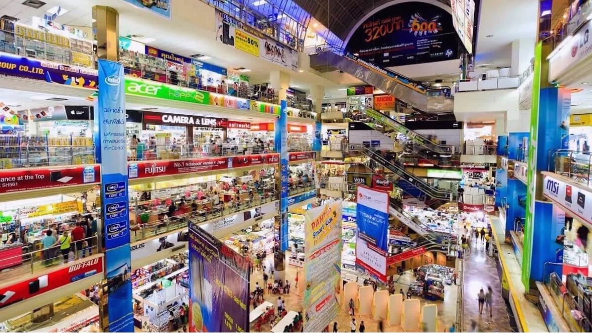 Chợ đêm ở Bangkok mang đến bầu không khí sôi động và nhiều món ăn ngon