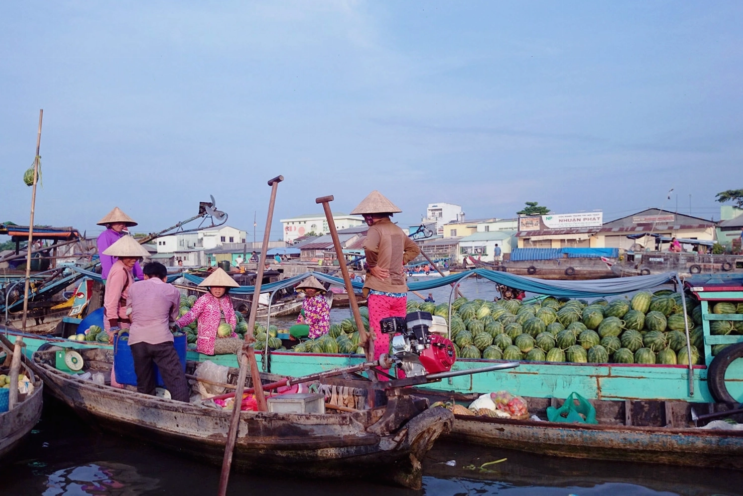 Chợ nổi Cái Răng - Cần Thơ nhộn nhịp