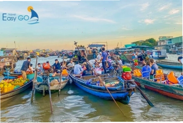 Chợ nổi Cái Răng nhộn nhịp