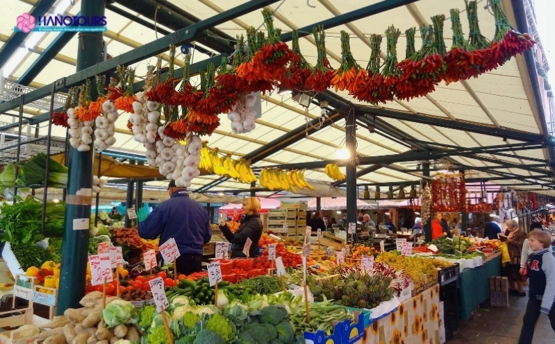 Chợ Rialto nhộn nhịp - khu ẩm thực sôi động của Venice