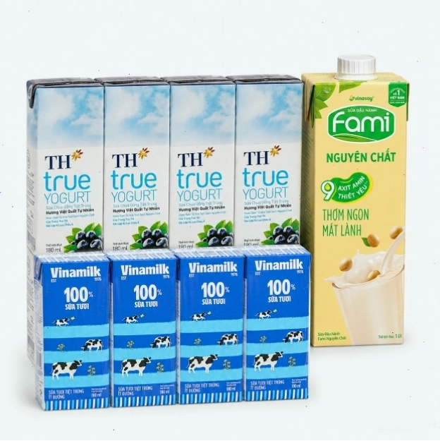 Chợ Rừng Quảng Yên với các gian hàng đa dạng và người dân địa phương
