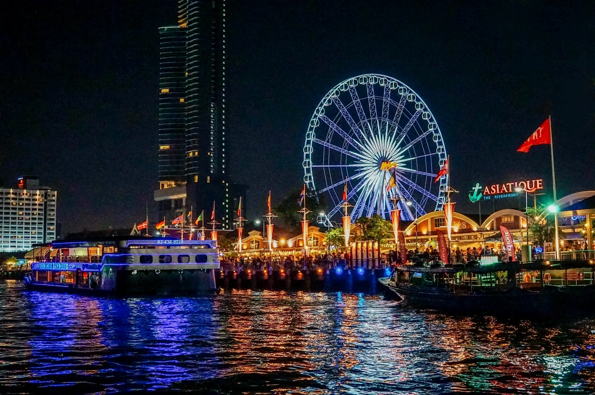 Chùa Bình Minh Wat Arun nhìn từ sông Chao Phraya