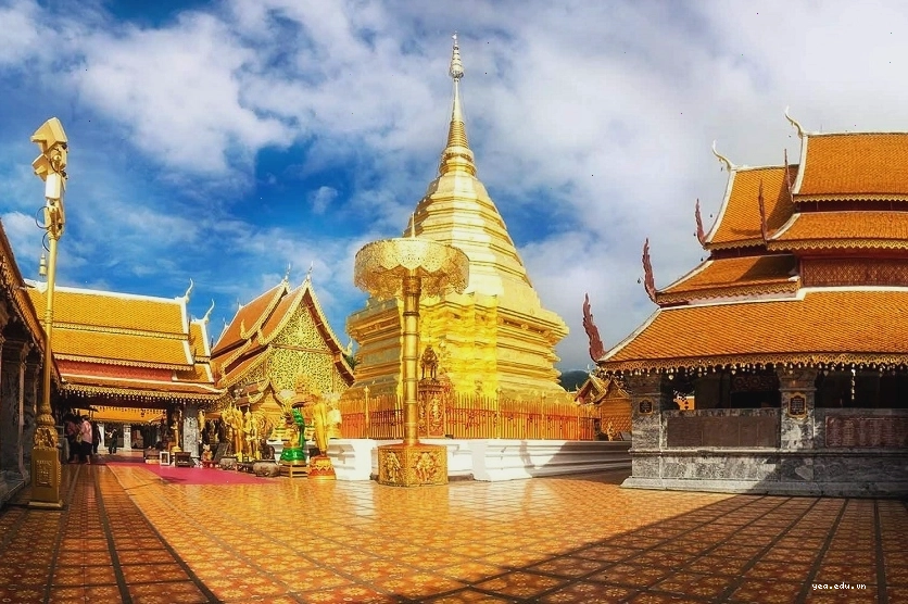 Chùa Phrathat Doi Suthep uy nghi trên đỉnh núi ở Chiang Mai