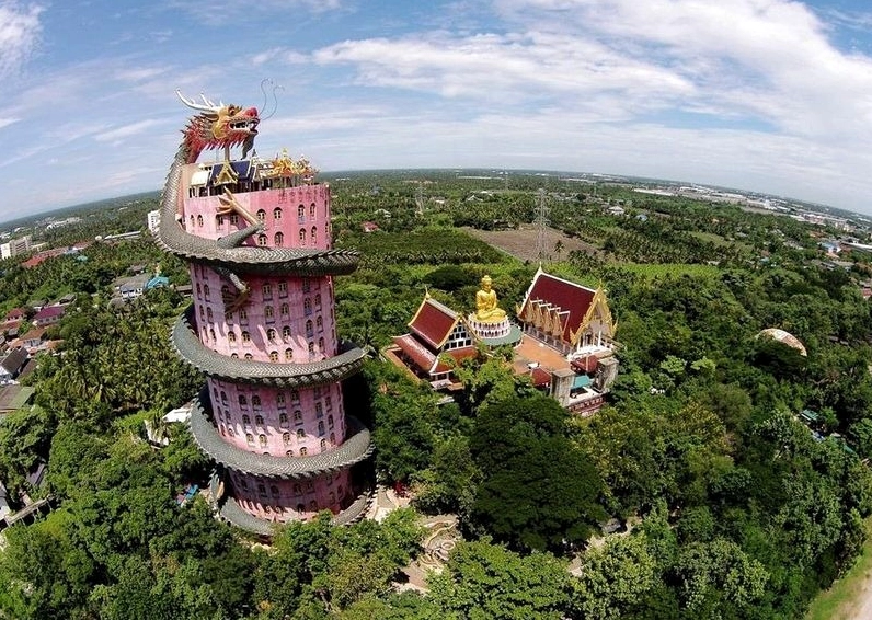 Chùa Rồng Wat Samphran: Khám Phá Ngôi Đền Huyền Bí Quấn Quanh Bởi Rồng Khổng Lồ